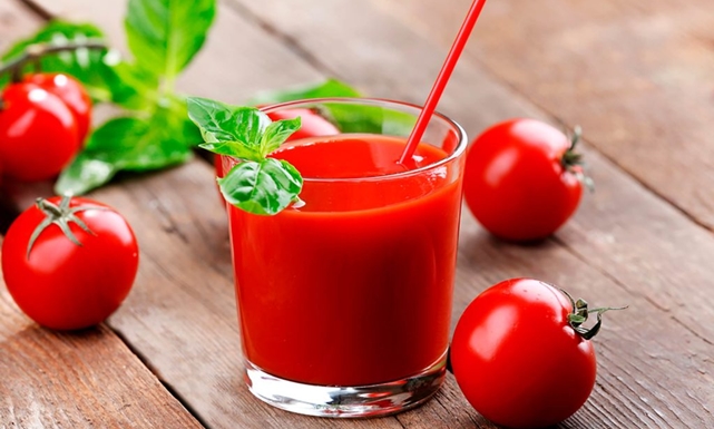 فوائد عصير الطماطم للبشرة